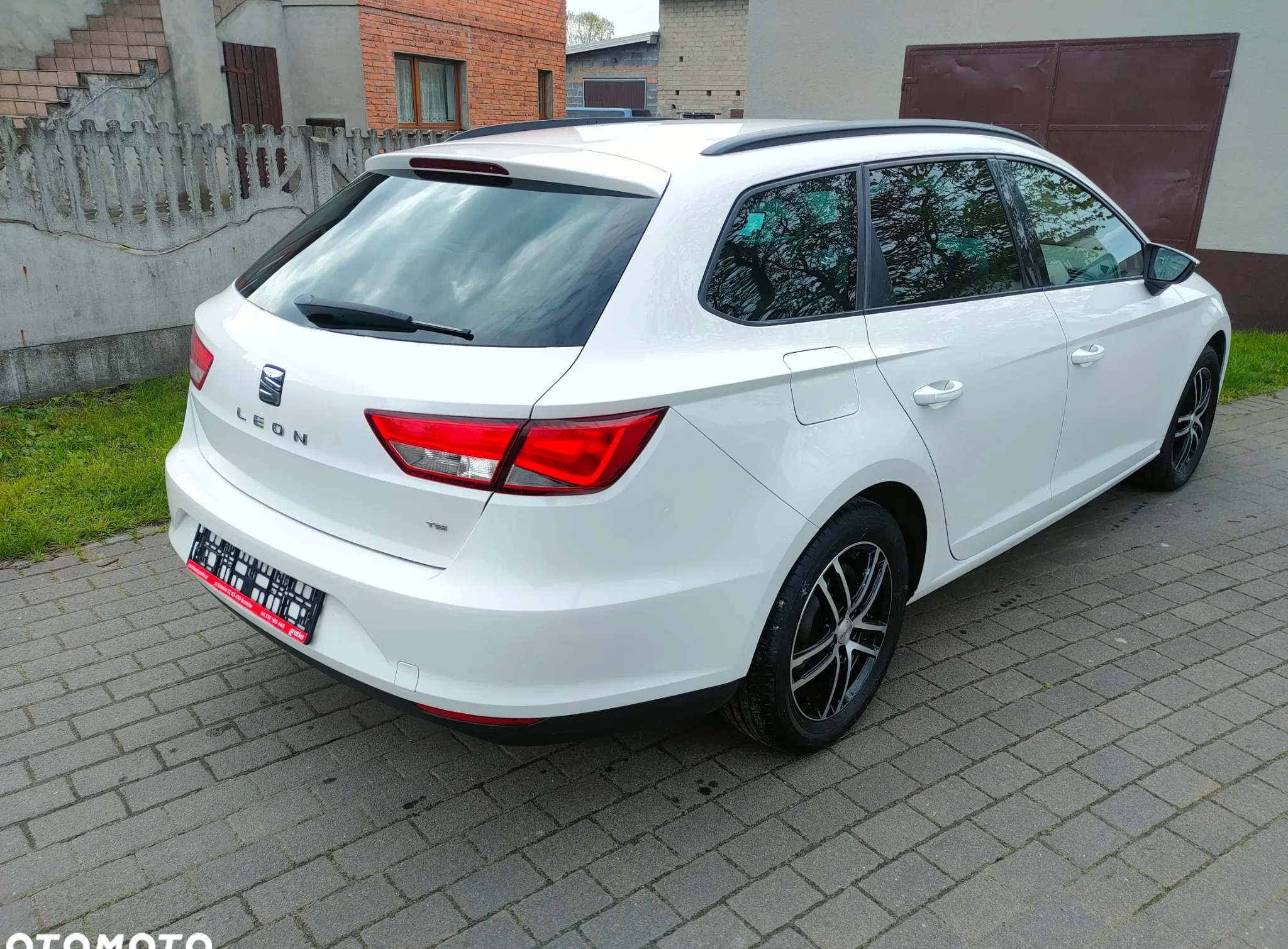 Seat Leon cena 36900 przebieg: 158000, rok produkcji 2014 z Sanok małe 352